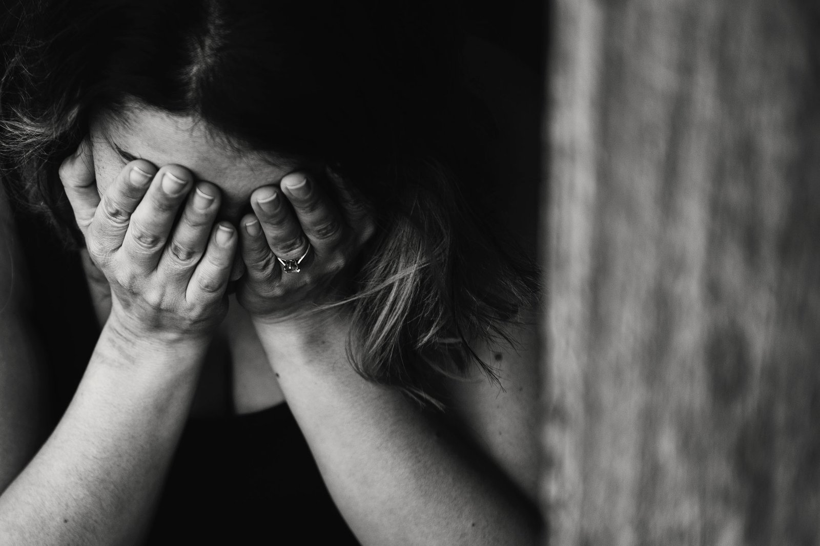 Imagem de mulher vítima de violência doméstica