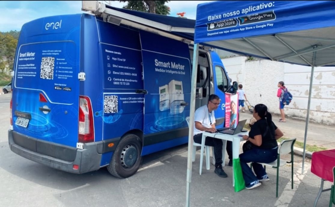 Unidade móvel de atendimento da Enel em Cajamar
