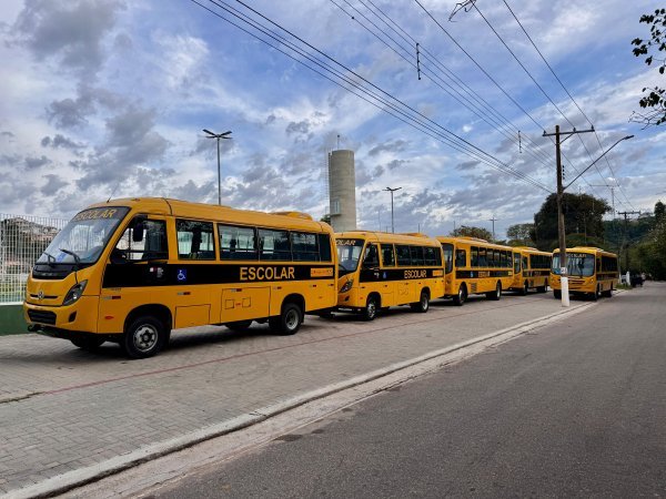 ônibus escolares de Cabreúva