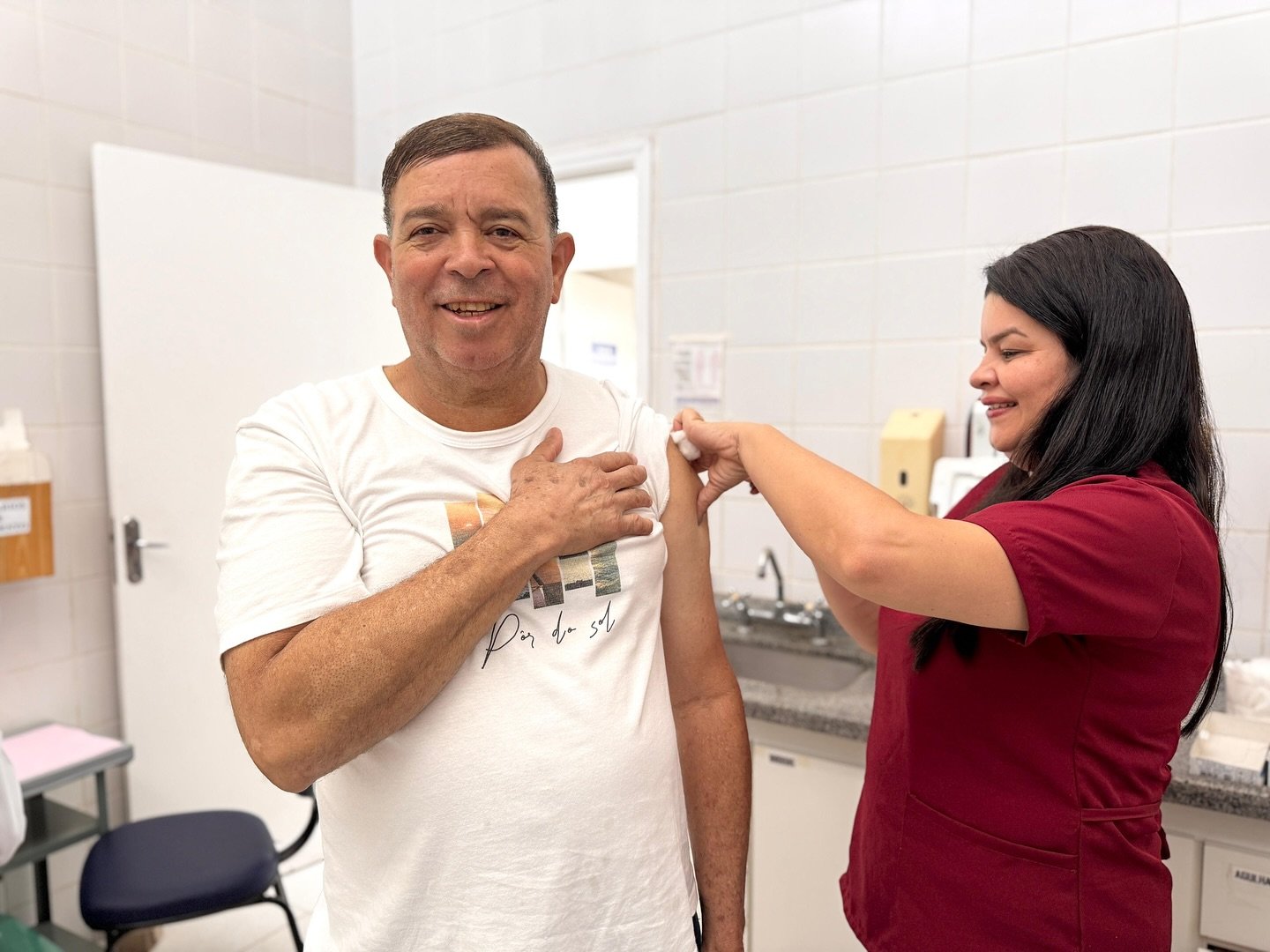 Imagem de homem recebendo vacinação durante uma ação de saúde em Cabreúva