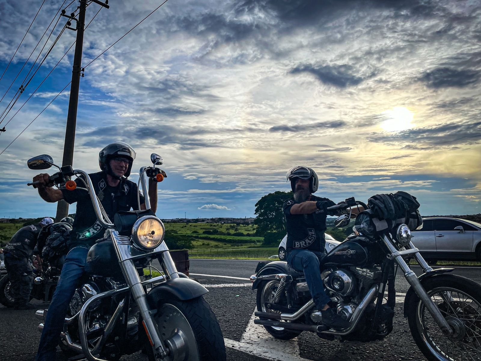 Imagem de motociclistas do Abutres Motoclube