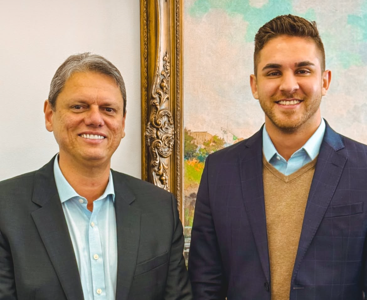 Prefeito de Cajamar, Kauan Berto e governador do estado de São Paulo, Tarcísio de Freitas
