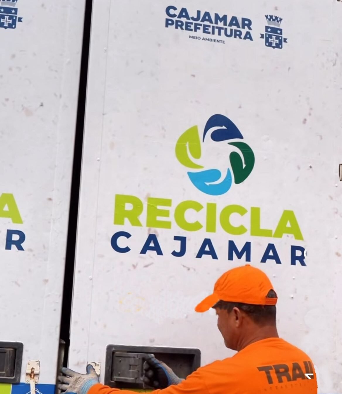 Caminhão do Programa Recicla Cajamar