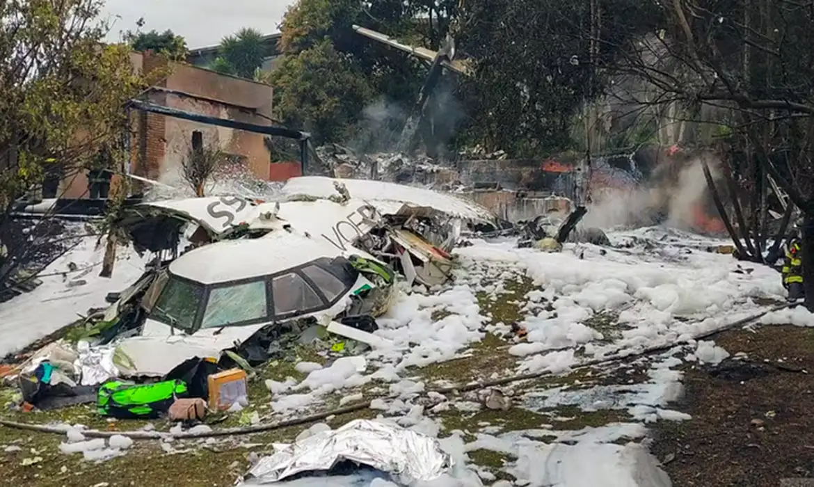 Queda do avião da Voepass em Vinhedo