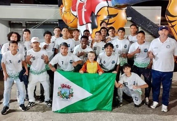 Equipe sub-16 de Cabreúva conquista vice-campeonato em torneio disputado em Minas Gerais