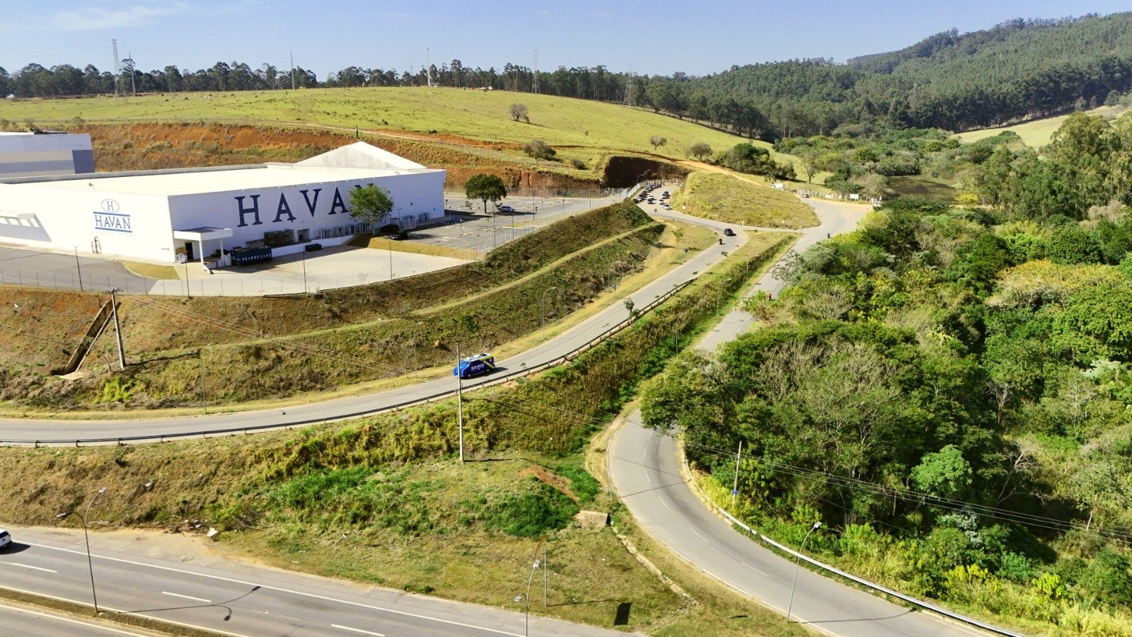 Alça de acesso ao Bragança Shopping Center, localizada no Bairro Itapechinga e Campo Novo, em Bragança Paulista