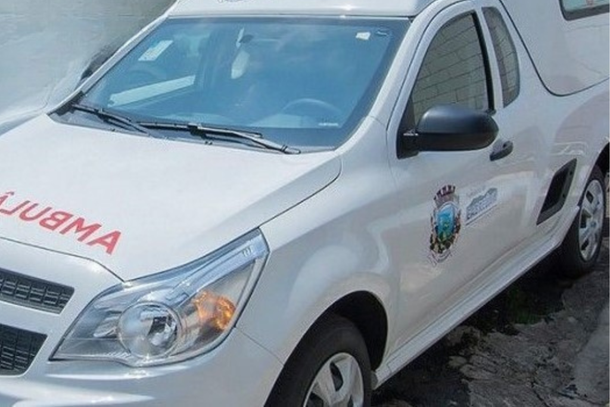 Carro de transporte da saúde da prefeitura de Cabreúva