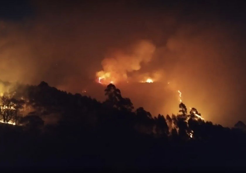 Operação de combate a incêndio em Bom Jesus dos Perdões