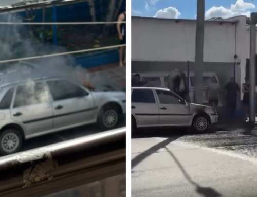 Carro pega fogo enquanto estava estacionado na Avenida Brasil, em São Roque