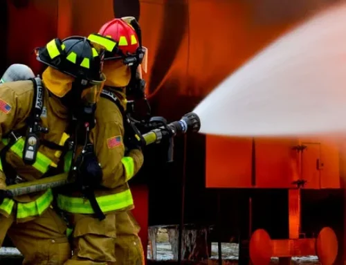 Incêndio atinge caminhões de empresa de transportes em Jarinu e mobiliza bombeiros