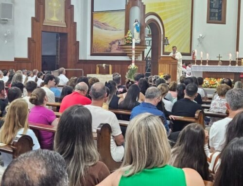 Paróquia São Roque realiza terço e procissão luminosa durante o mês de maio