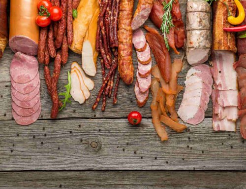 Carnes processadas entram no radar da saúde por ligação com câncer, alerta OMS