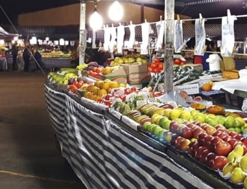 FEIRA NOTURNA DA CAPELA TEM EDIÇÃO ESPECIAL COM LOUVOR EM FAMÍLIA EM VINHEDO