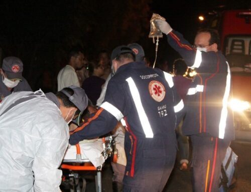 Motociclista fica gravemente ferido após atropelar cachorro na Marginal do Rio Jundiaí