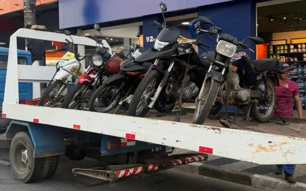 Equipe-ROM-realiza-bloqueio-viario-e-recolhe-motocicletas-irregulares–1068×668