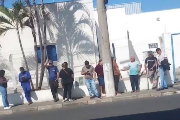 filas-voltam-a-se-formar-na-sabesp-do-jacare-e-moradores-seguem-reclamando-de-contas-de-ag-6a1ec84c23d0a