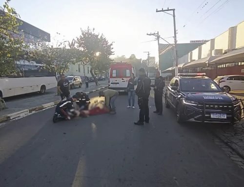 Motociclista que atropelou idosa em Bragança Paulista se apresenta à polícia