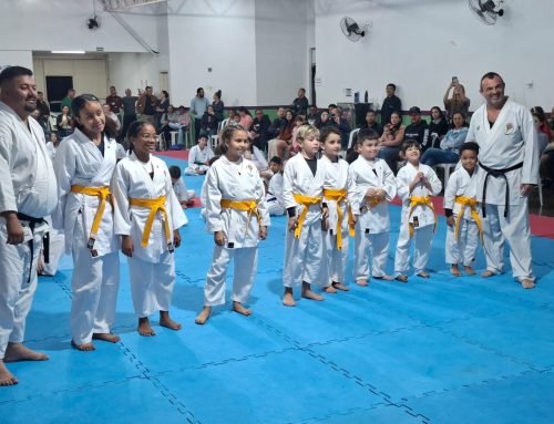 Karatê de Louveira promove troca de faixas de 94 alunos