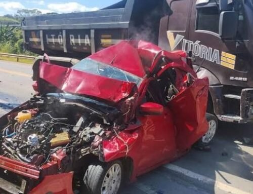 Acidente entre carro e caminhão deixa motorista ferida na Capitão Barduíno