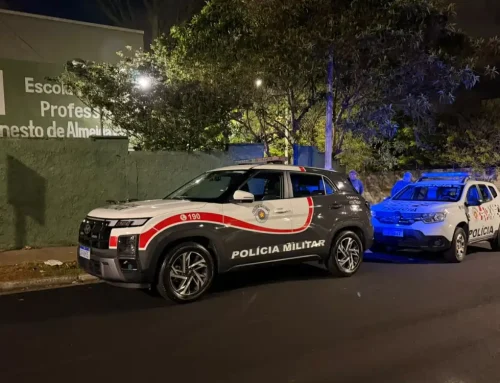 Menino de 12 anos é encontrado sozinho em escola