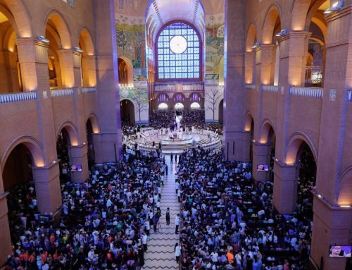 Fiéis criticam uso de Nossa Senhora Aparecida em disputa eleitoral