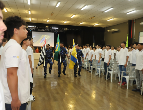 Louveira reúne mais de 300 jovens em Juramento à Bandeira